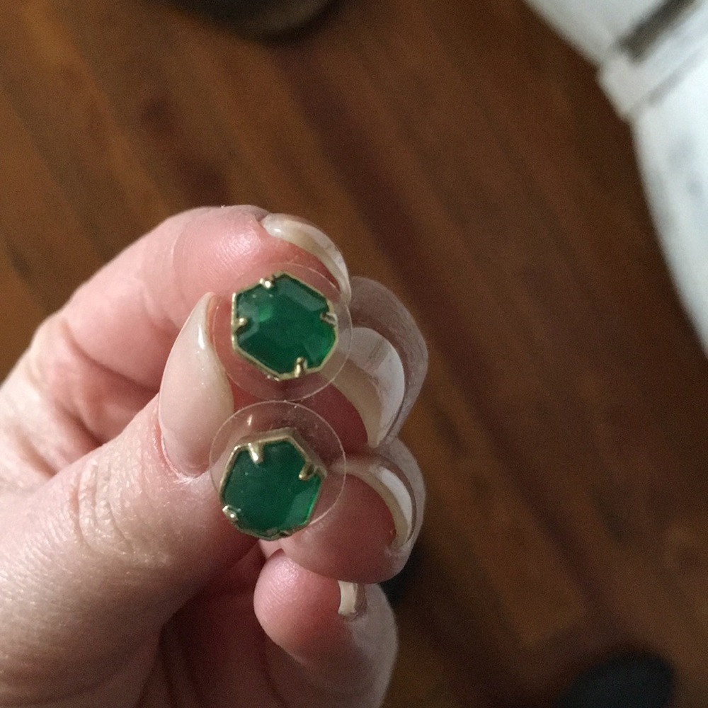 kendra scott emerald green studs